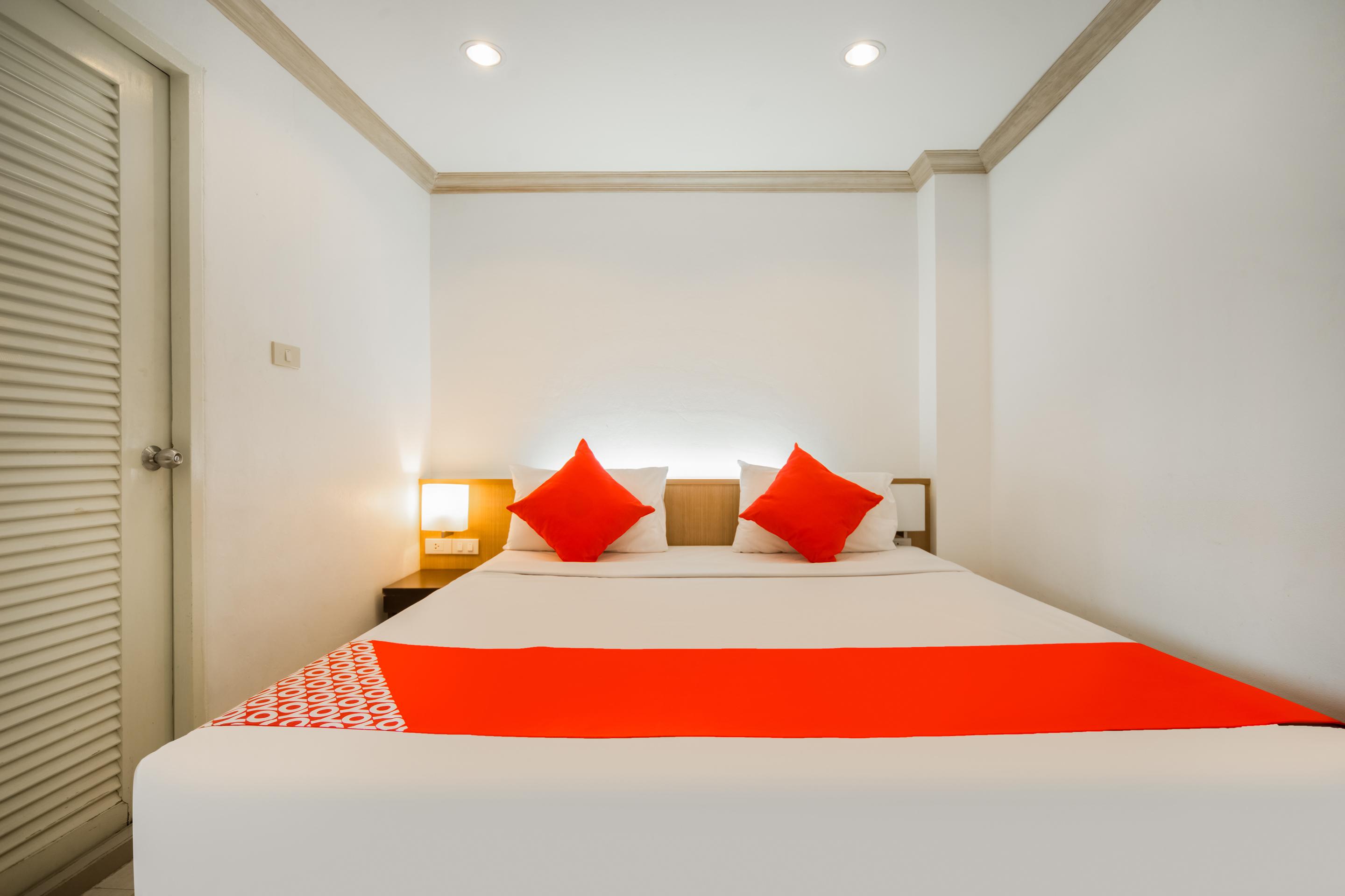 Oyo 232 Patong City Hometel Екстер'єр фото
