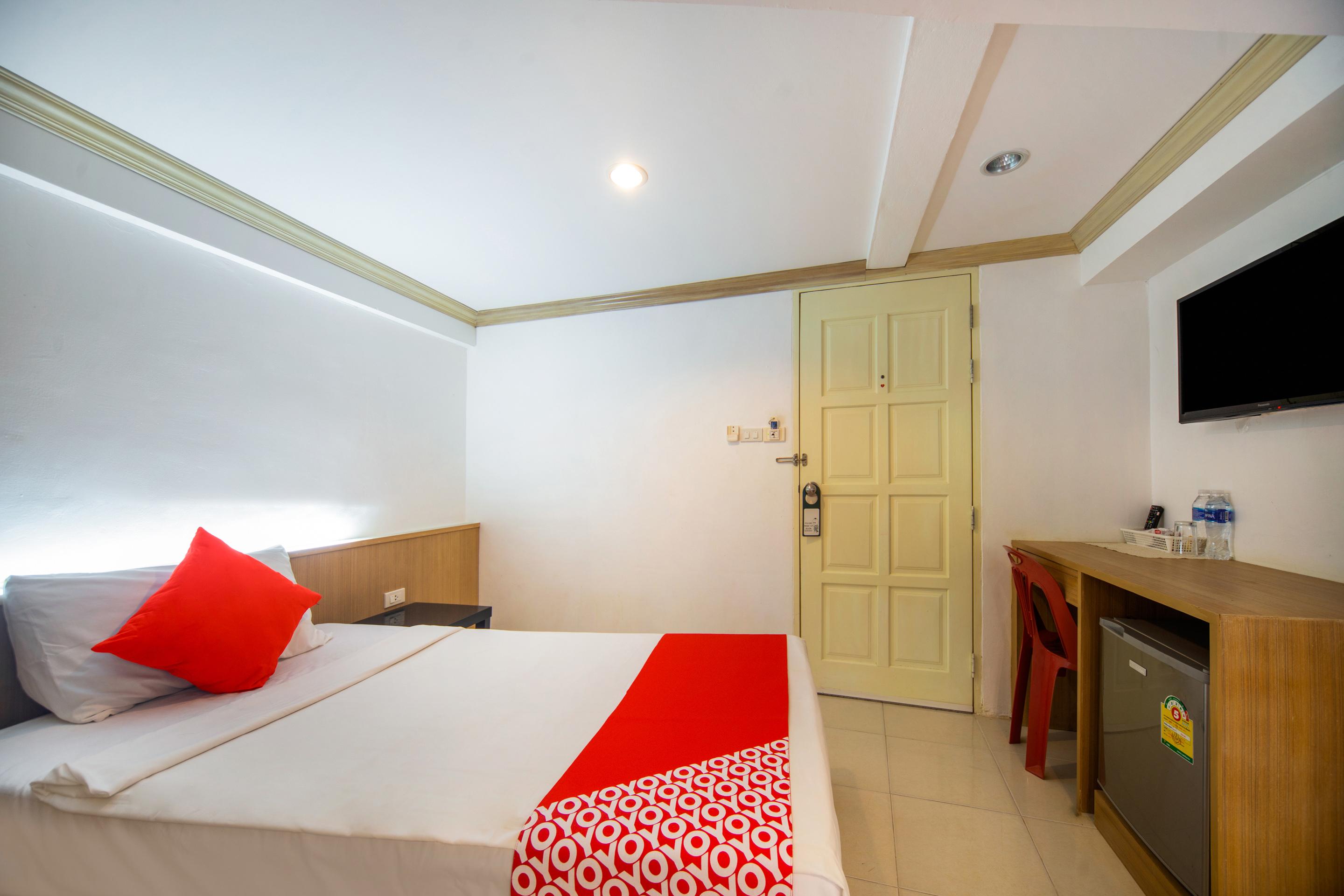 Oyo 232 Patong City Hometel Екстер'єр фото