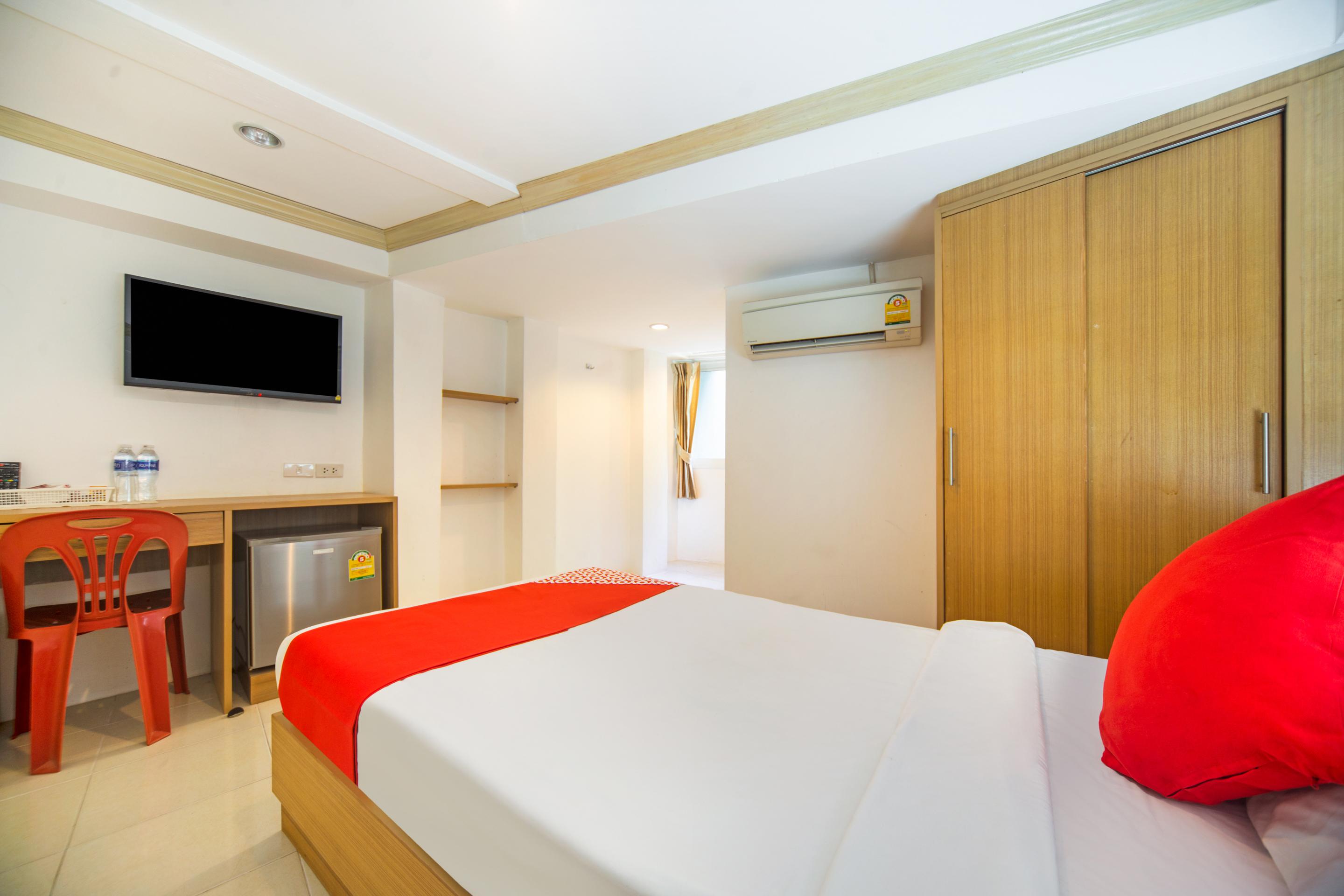 Oyo 232 Patong City Hometel Екстер'єр фото