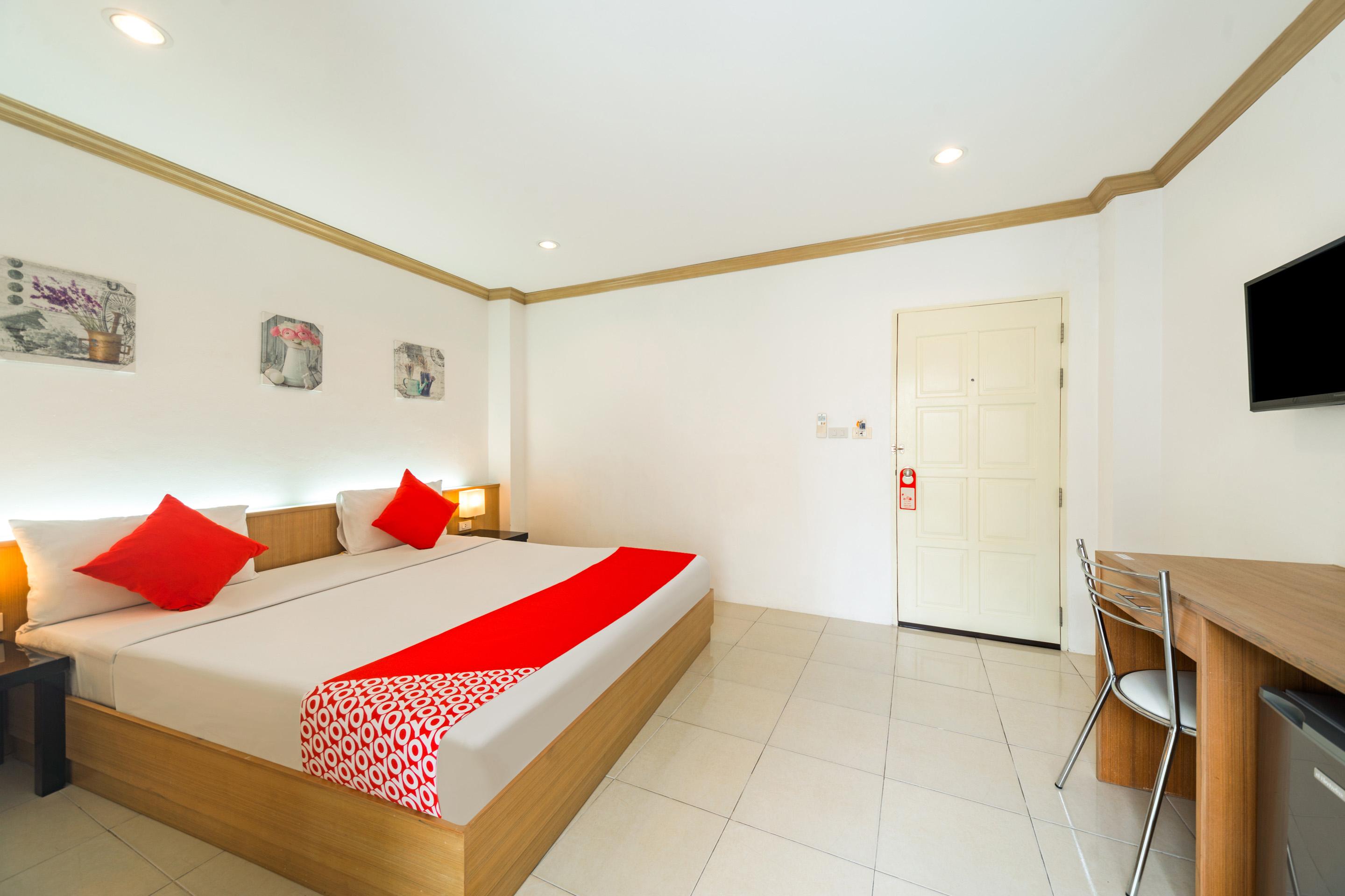 Oyo 232 Patong City Hometel Екстер'єр фото