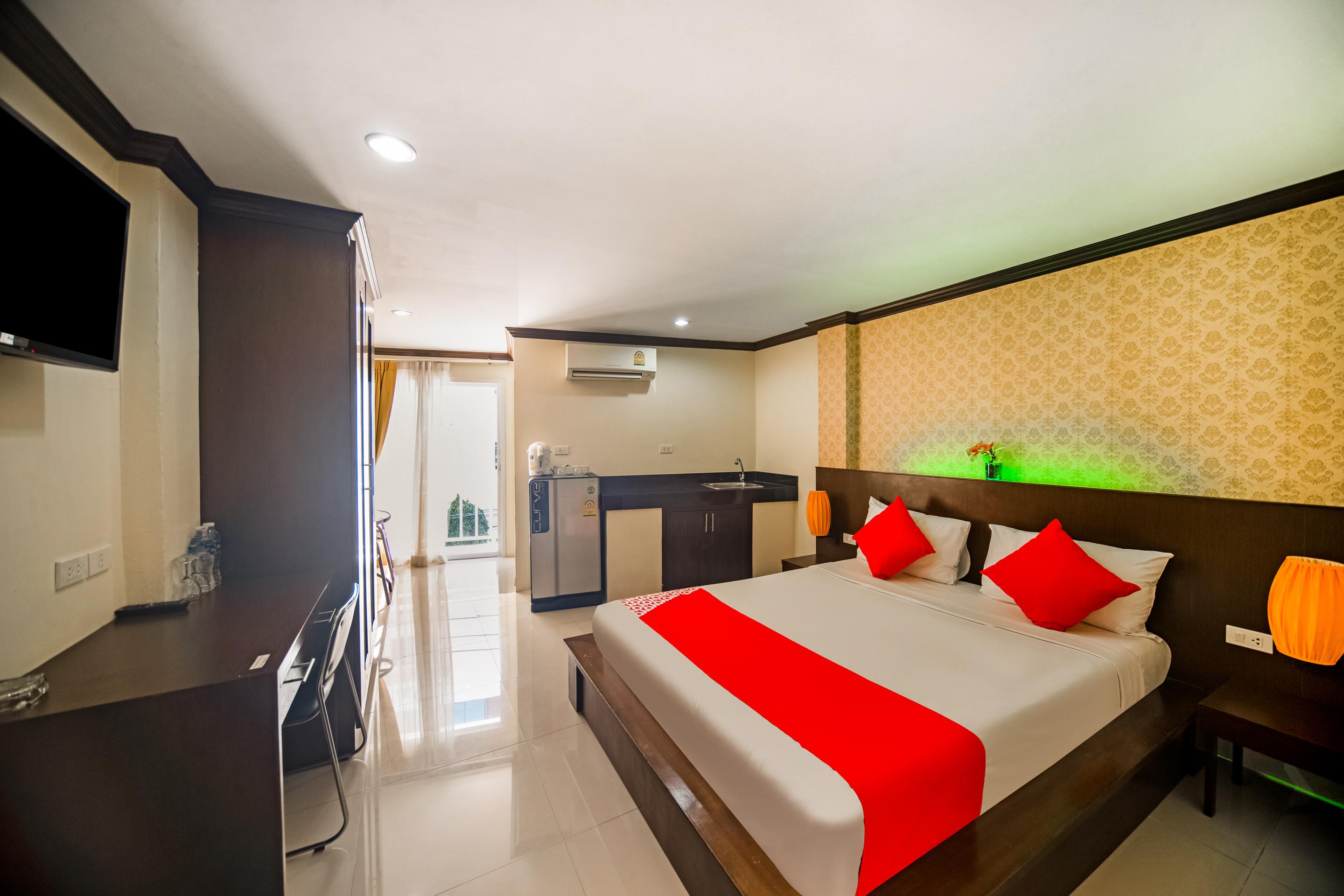 Oyo 232 Patong City Hometel Екстер'єр фото