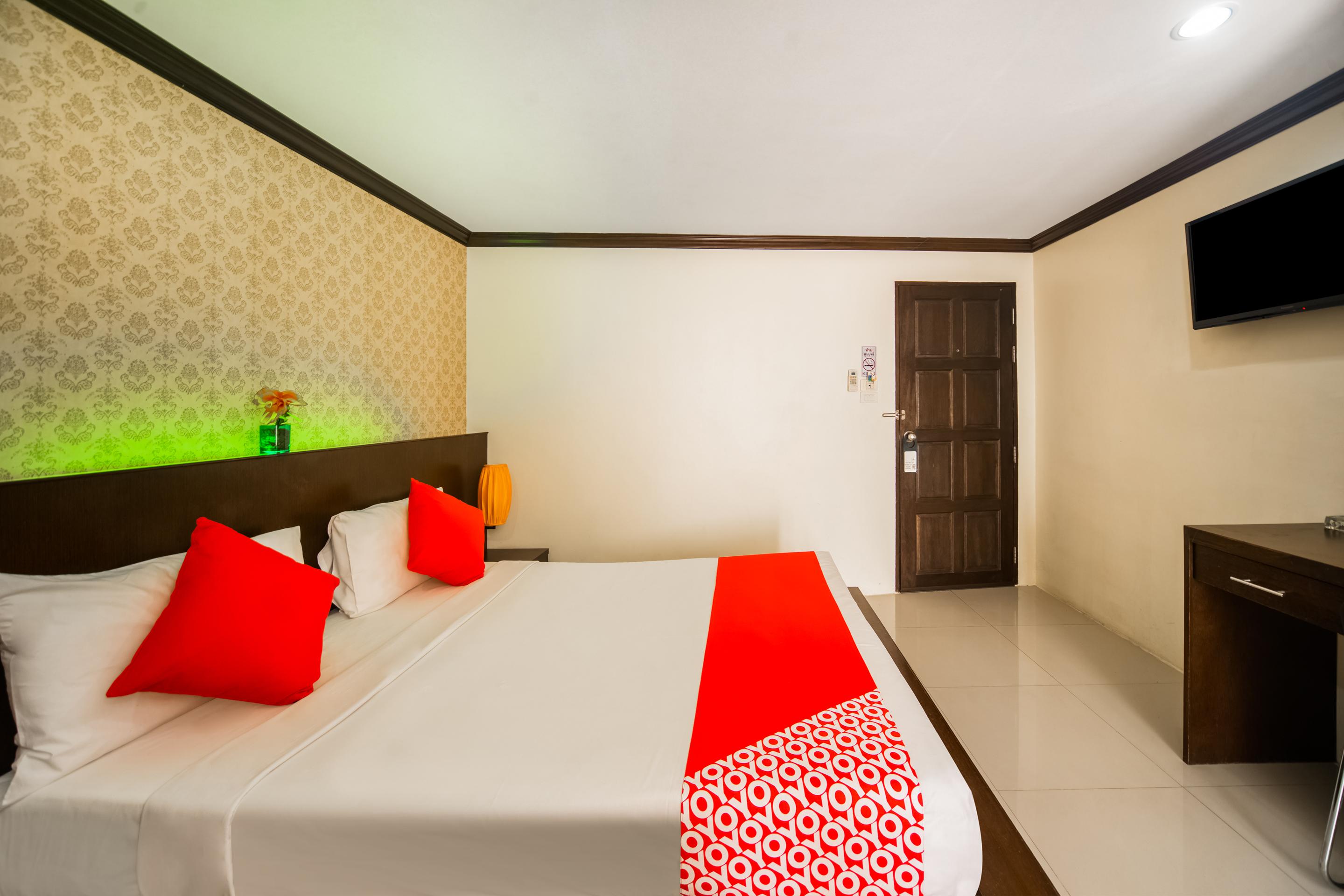 Oyo 232 Patong City Hometel Екстер'єр фото