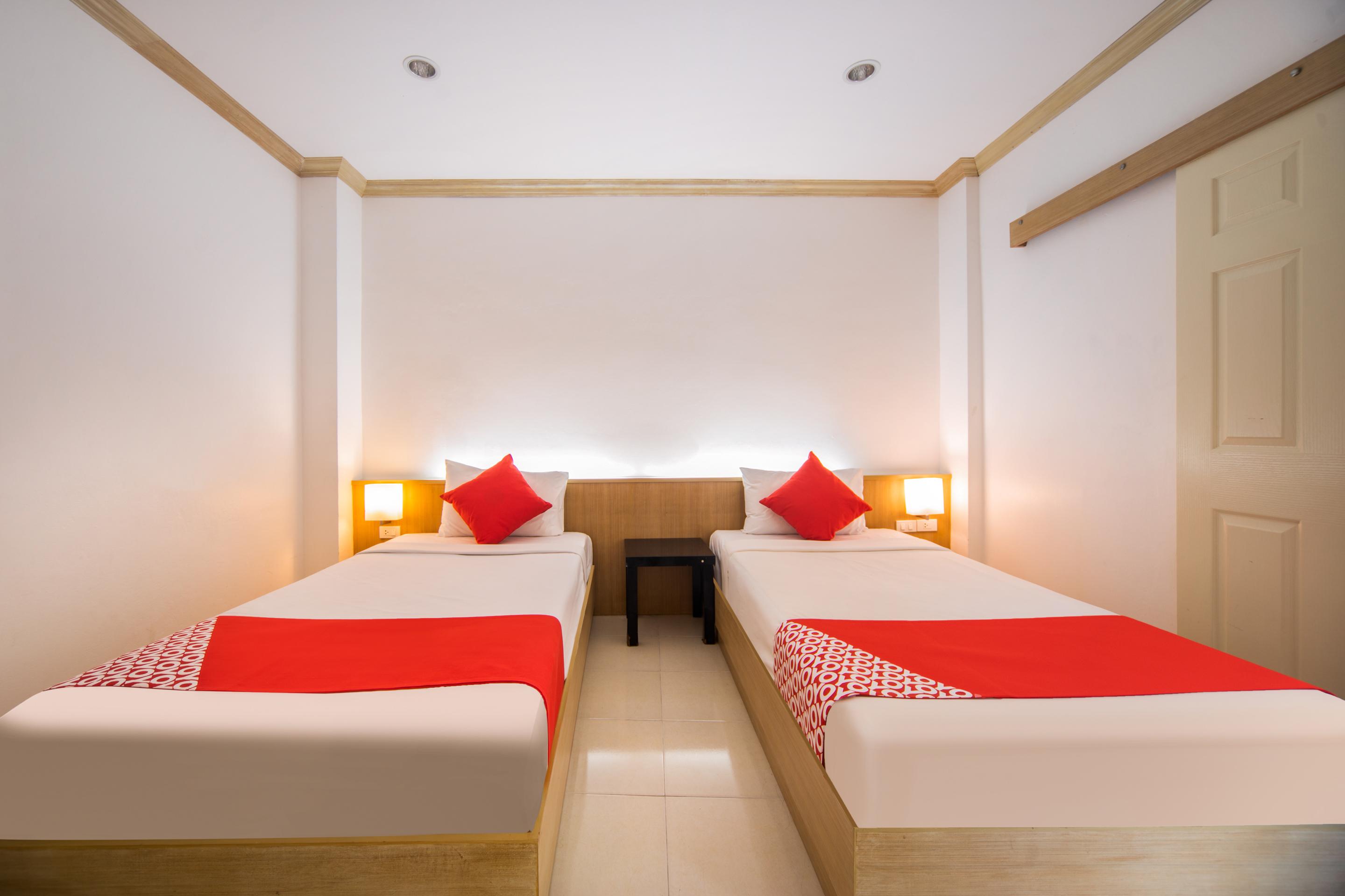 Oyo 232 Patong City Hometel Екстер'єр фото