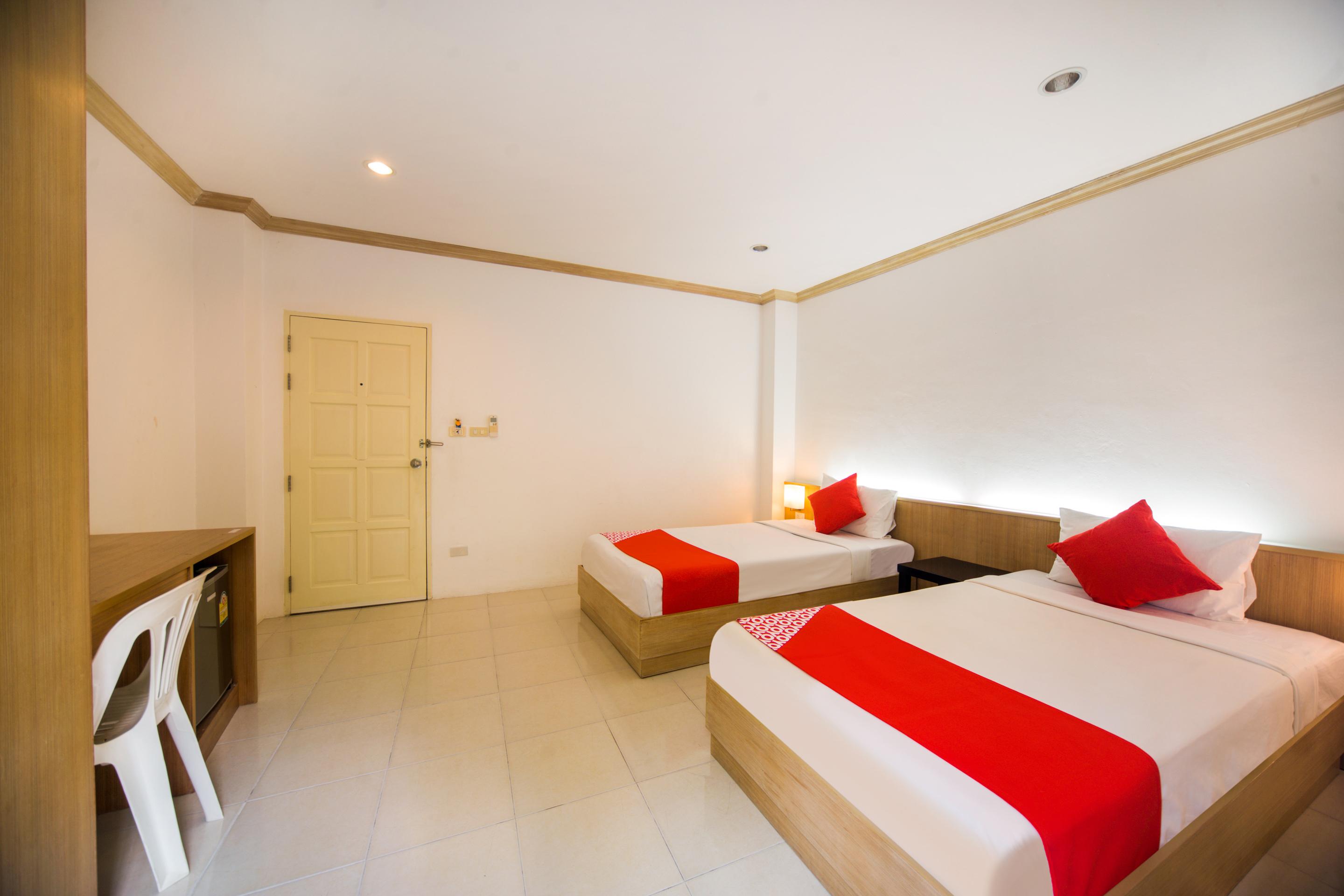 Oyo 232 Patong City Hometel Екстер'єр фото
