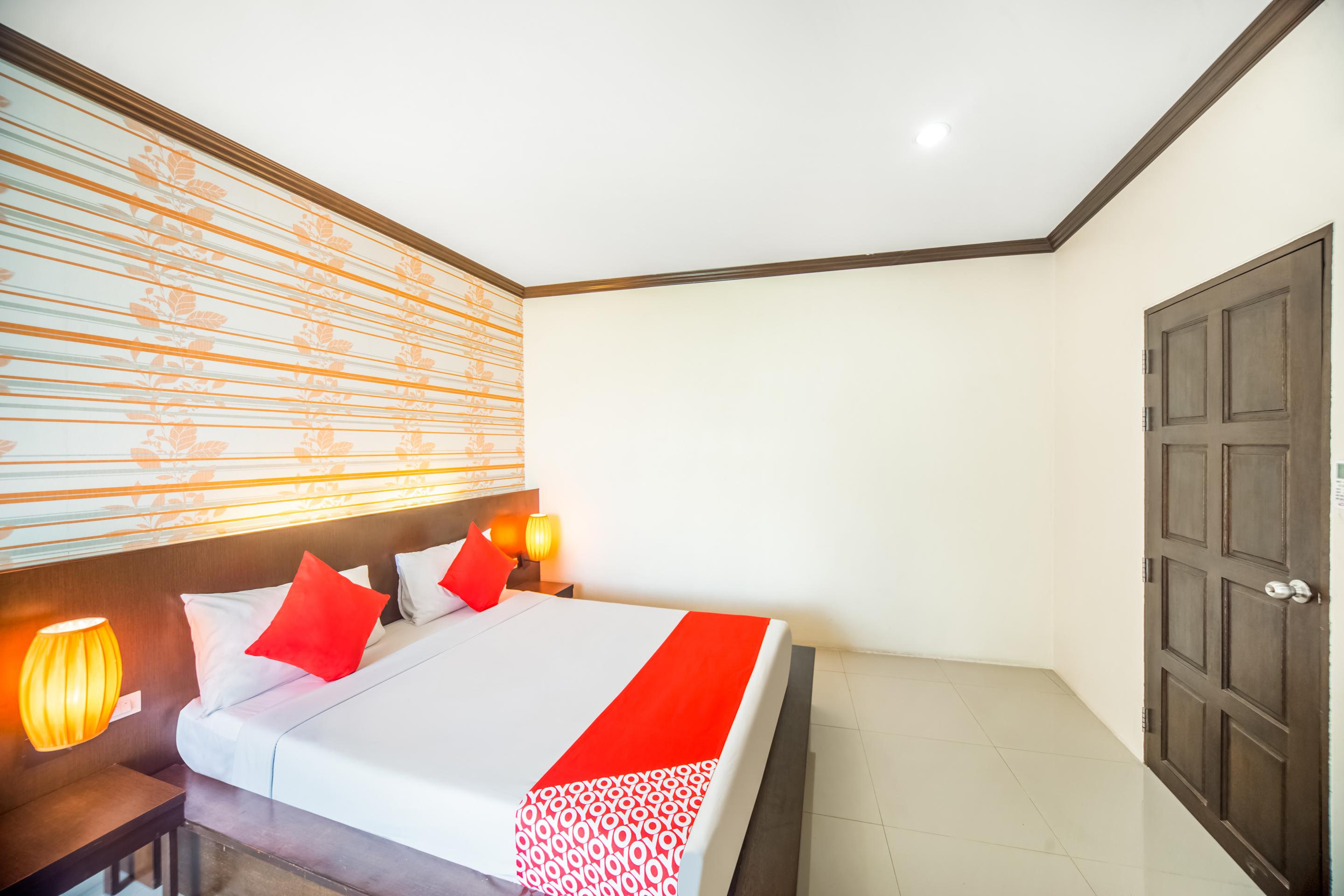 Oyo 232 Patong City Hometel Екстер'єр фото