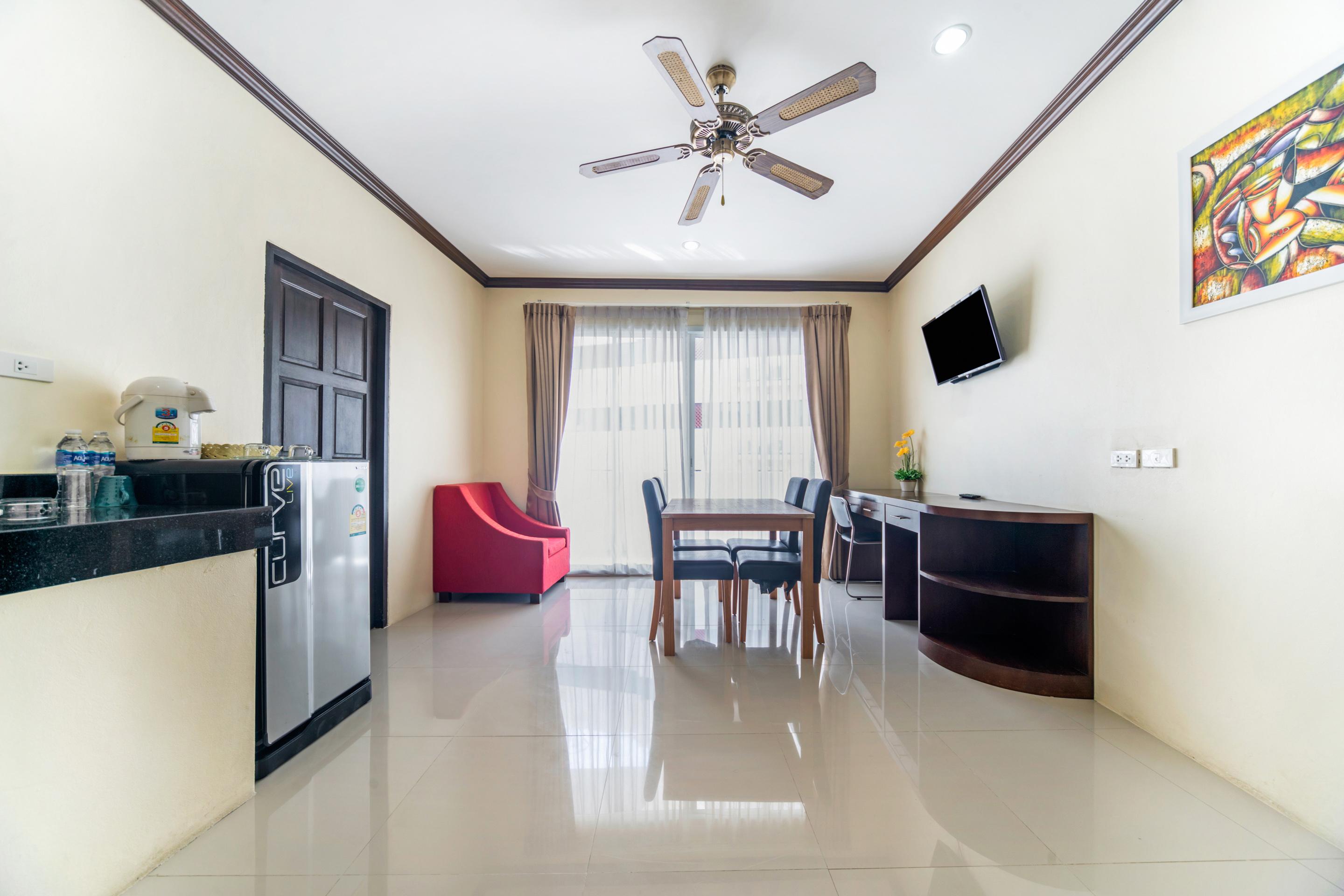 Oyo 232 Patong City Hometel Екстер'єр фото