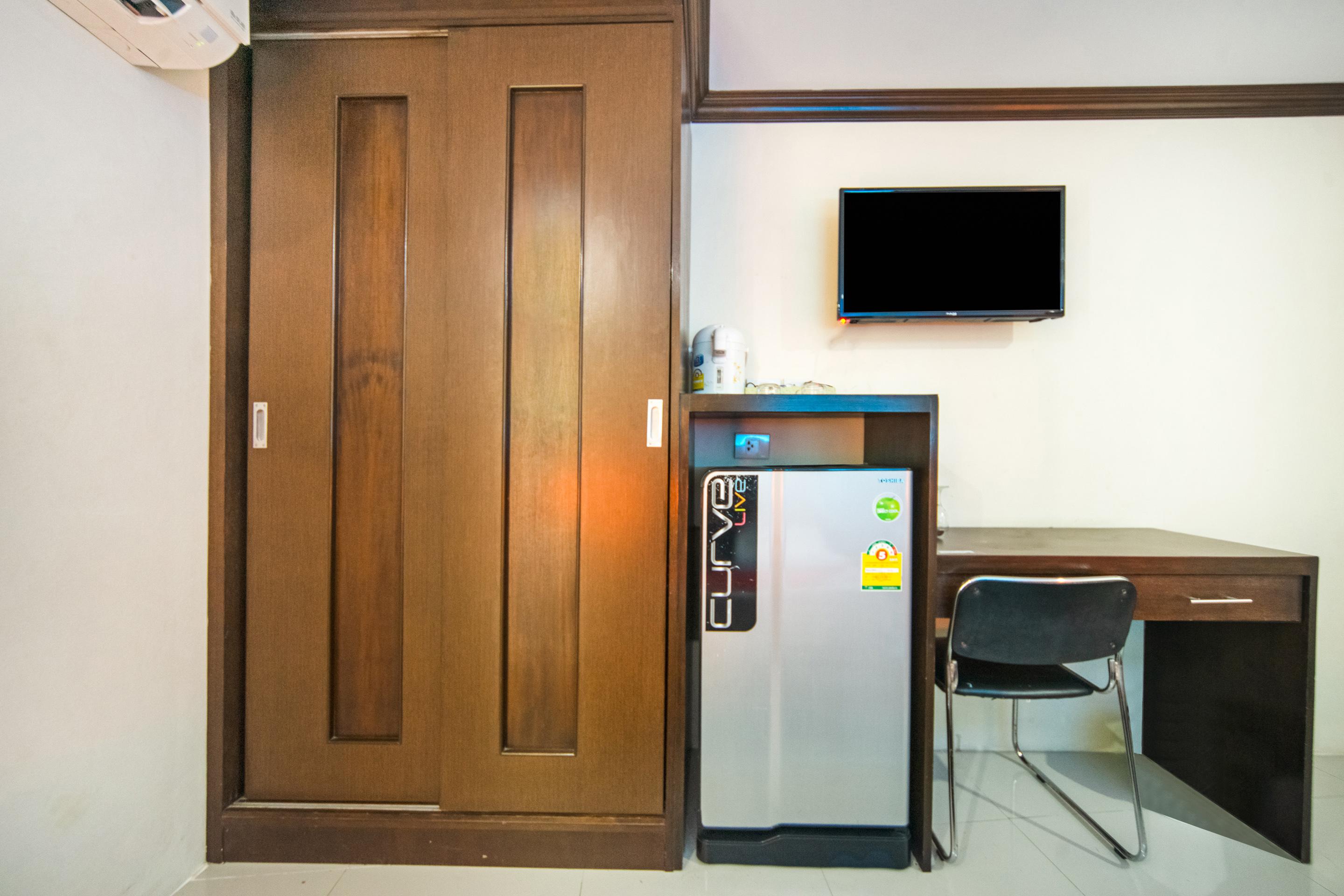 Oyo 232 Patong City Hometel Екстер'єр фото