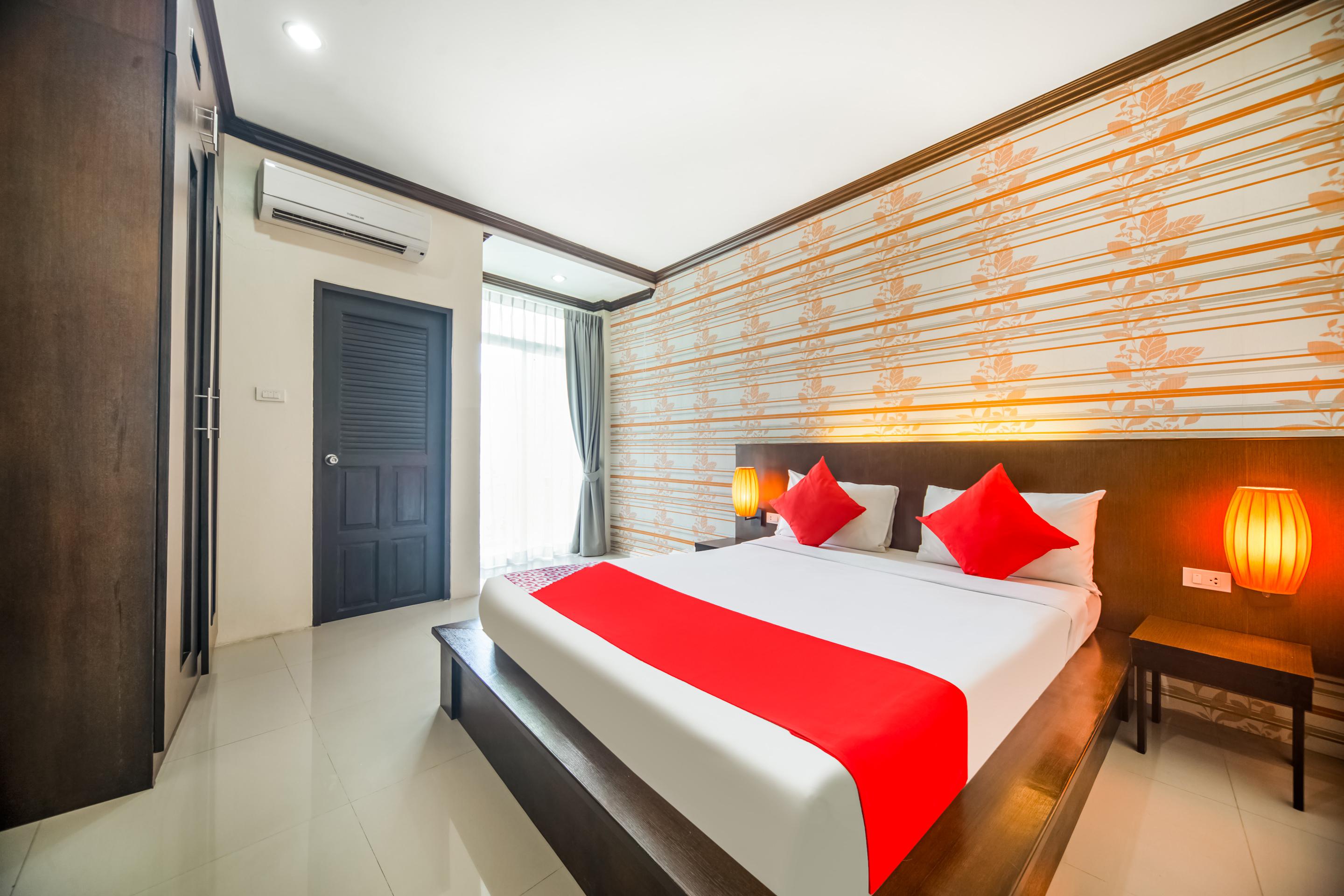 Oyo 232 Patong City Hometel Екстер'єр фото