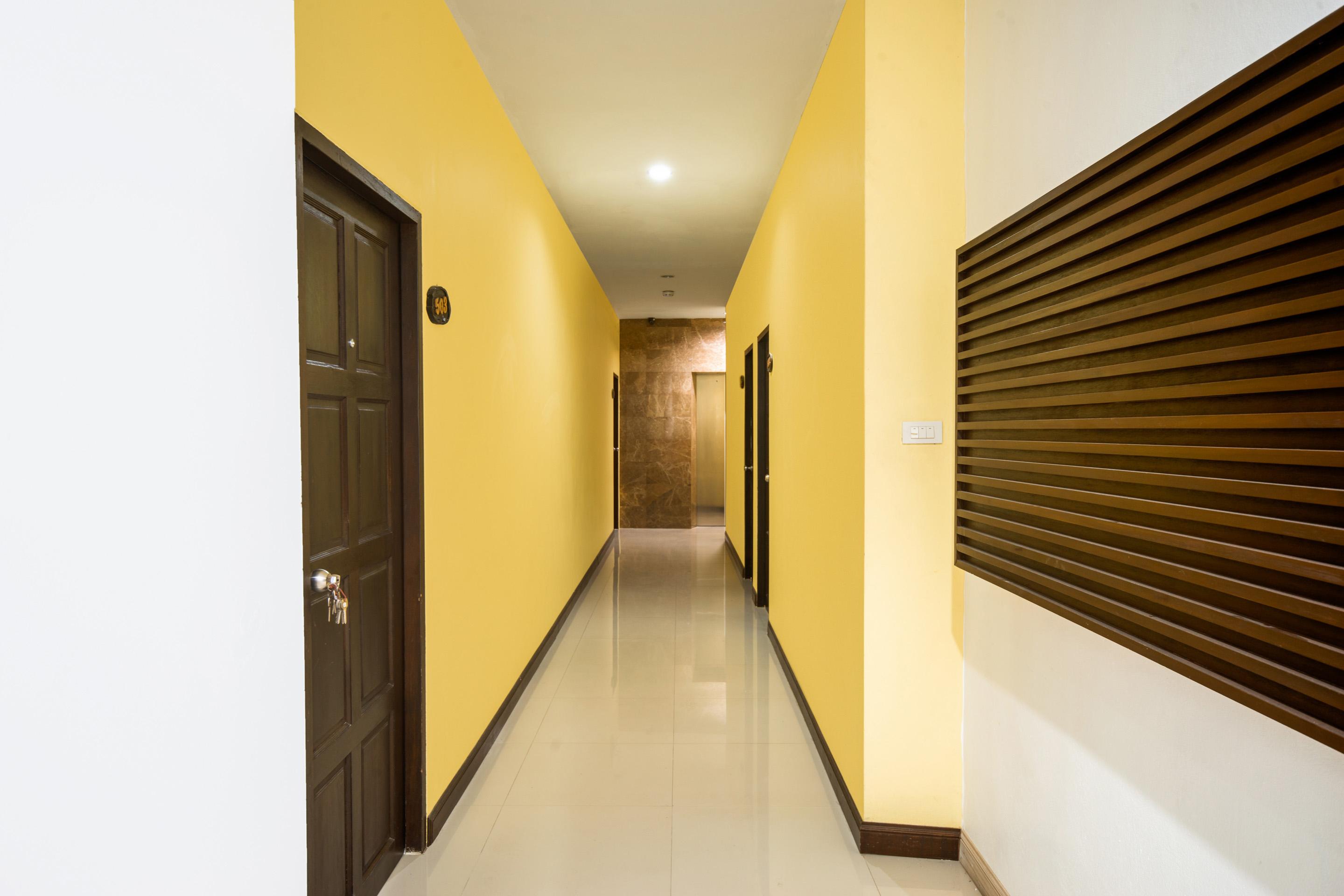 Oyo 232 Patong City Hometel Екстер'єр фото