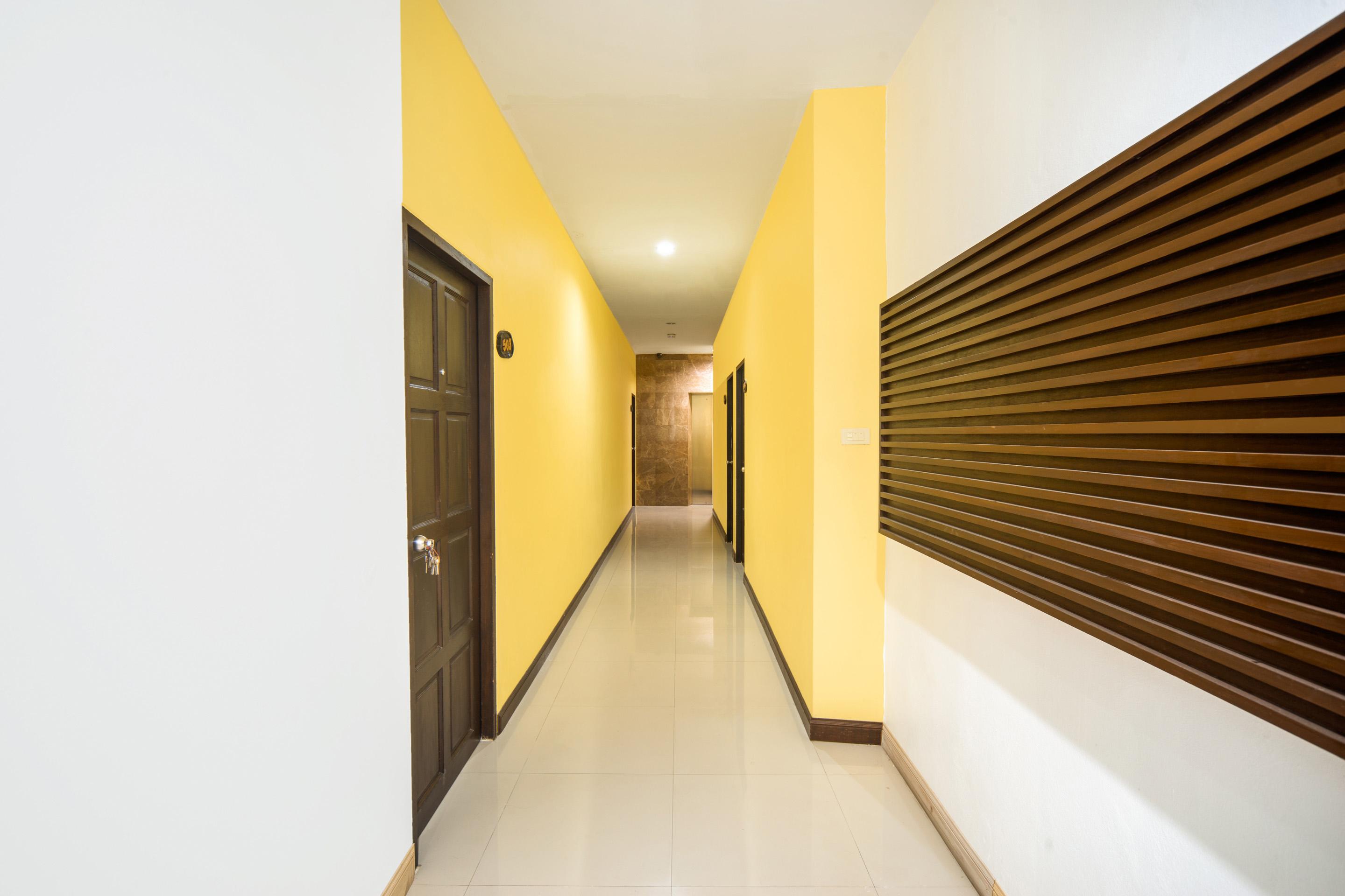 Oyo 232 Patong City Hometel Екстер'єр фото